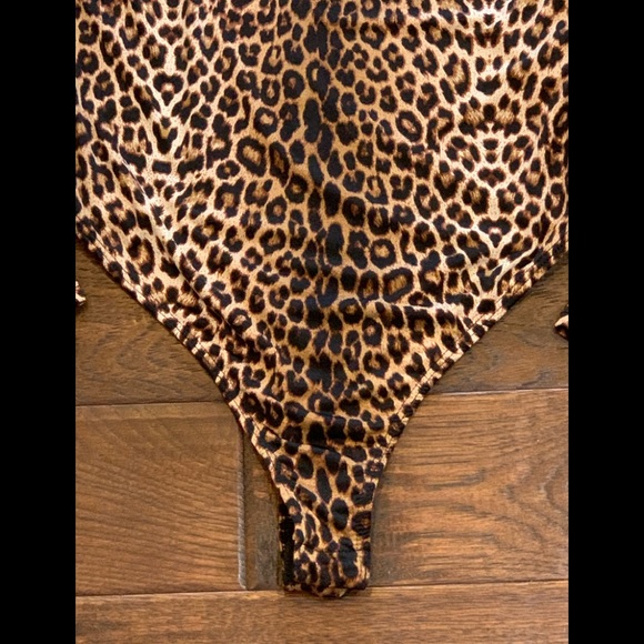 NEW FYEO Leopard Bodysuit Top - Picture 2 of 5